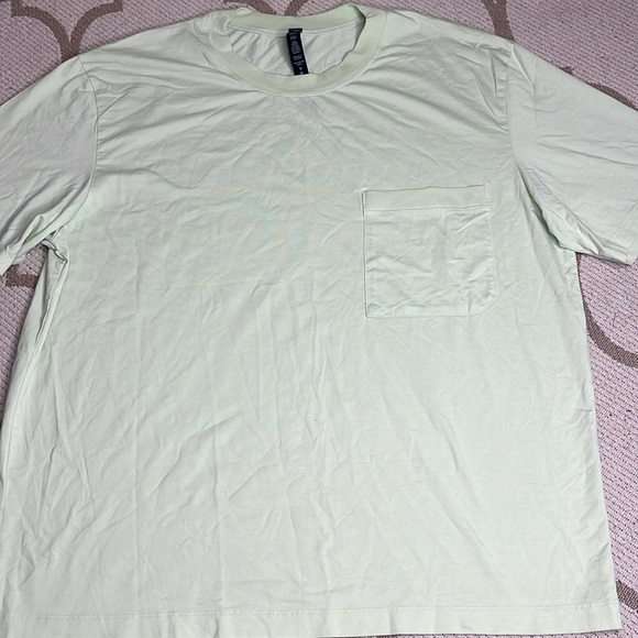 lululemon men’s Fundamental Oversized pocket T-Shirt Kohlrabi Green - Picture 3 of 11